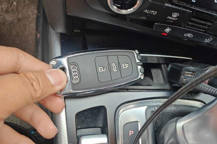 Used Audi A4L 2016 35 TFSI Collector's Edition Automatic Standard Model Vehicle Key