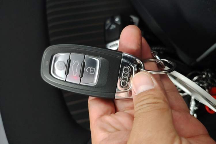 Used Audi A4L 2016 35 TFSI Collector's Edition Automatic Standard Model Vehicle Key