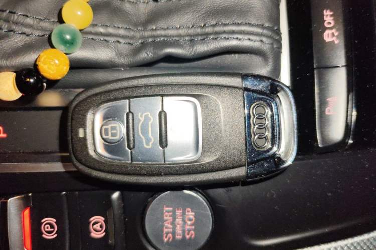 Used Audi A4L 2016 35 TFSI Collector's Edition Automatic Standard Model Vehicle Key
