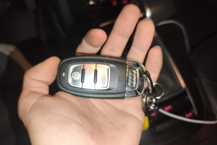 Used Audi A4L 2016 35 TFSI Collector's Edition Automatic Standard Model Vehicle Key