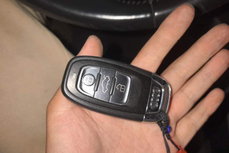 Used Audi A4L 2016 35 TFSI Automatic Standard Model Vehicle Key