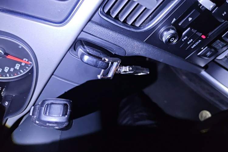 Used Audi A4L 2016 30 TFSI Collector's Edition Automatic Comfort Model Vehicle Key