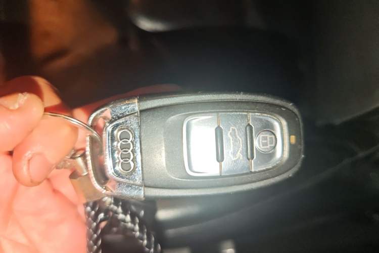 Used Audi A4L 2016 35 TFSI Collector's Edition Automatic Standard Model Vehicle Key