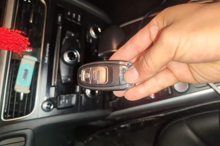 Used Audi A4L 2016 35 TFSI Collector's Edition Automatic Standard Model Vehicle Key