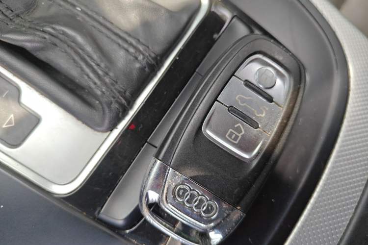 Used Audi A4L 2016 30 TFSI Collector's Edition Automatic Comfort Model Vehicle Key
