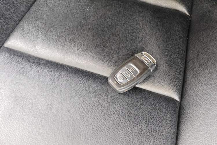 Used Audi A4L 2016 35 TFSI Collector's Edition Automatic Standard Model Vehicle Key