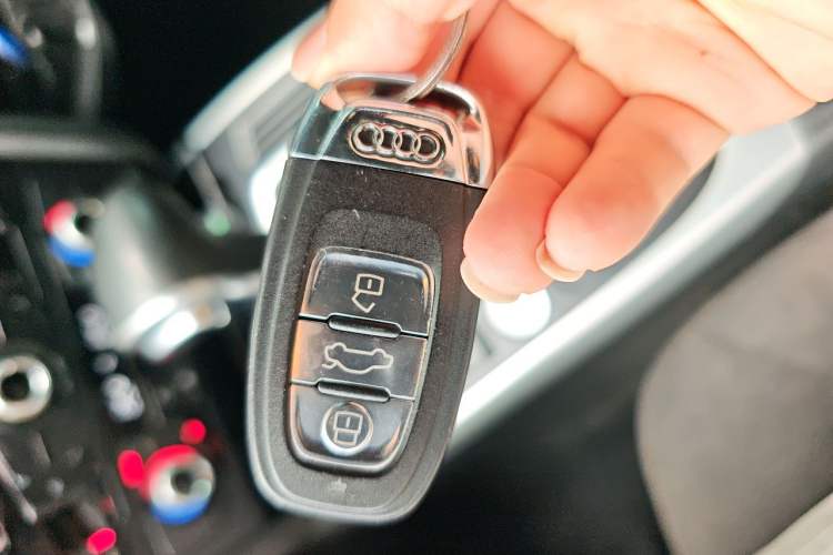 Used Audi A4L 2016 35 TFSI Collector's Edition Automatic Standard Model Vehicle Key