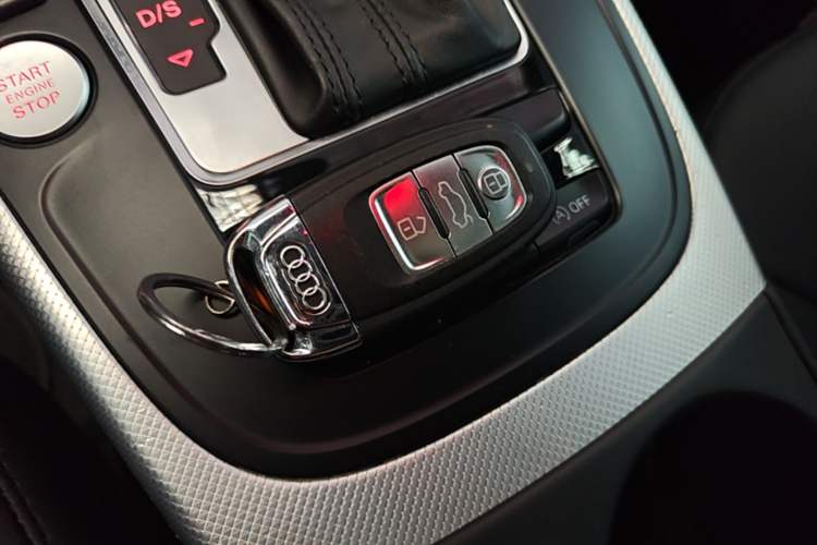 Used Audi A4L 2016 35 TFSI Collector's Edition Automatic Standard Model Vehicle Key
