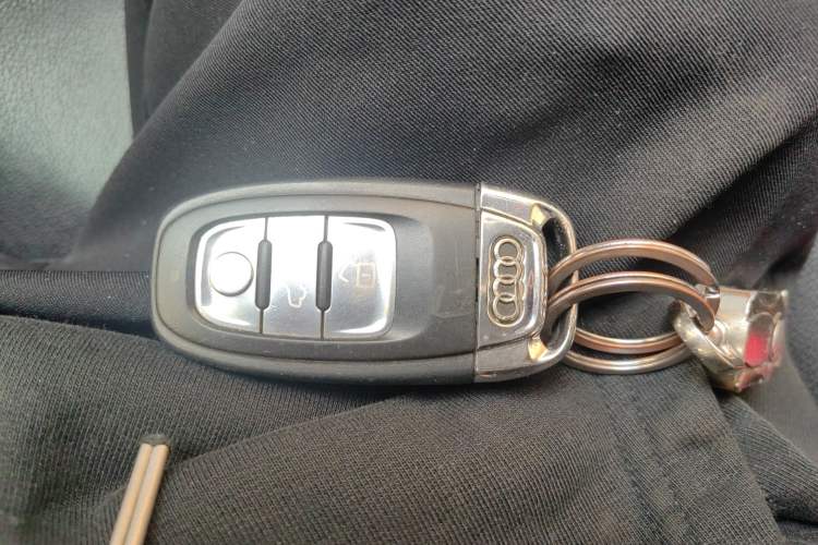 Used Audi A4L 2016 35 TFSI Collector's Edition Automatic Standard Model Vehicle Key