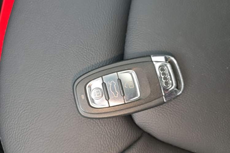 Used Audi A4L 2016 35 TFSI Collector's Edition Automatic Standard Model Vehicle Key