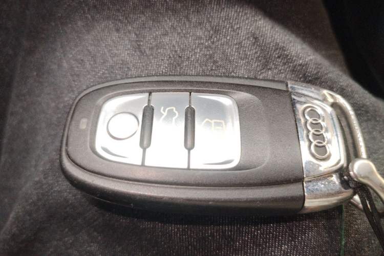 Used Audi A4L 2016 30 TFSI Collector's Edition Automatic Comfort Model Vehicle Key