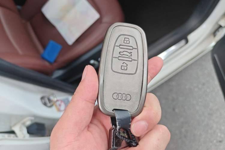 Used Audi A4L 2016 35 TFSI Collector's Edition Automatic Standard Model Vehicle Key