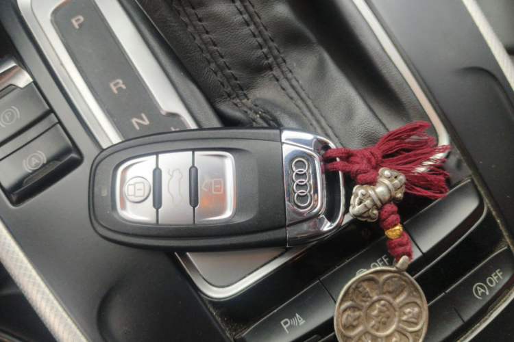Used Audi A4L 2016 35 TFSI Automatic Standard Model Vehicle Key