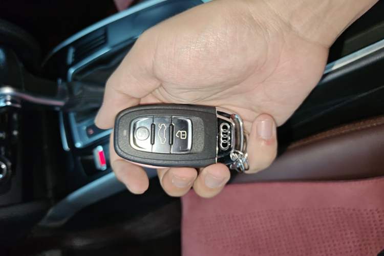Used Audi A4L 2016 35 TFSI Automatic Standard Model Vehicle Key