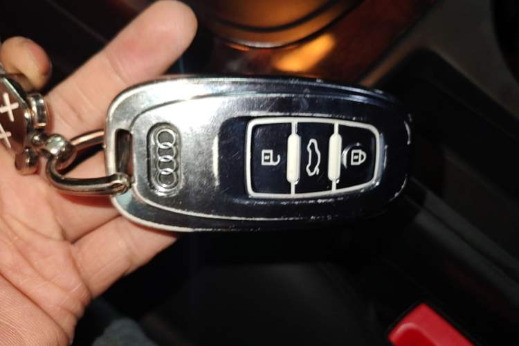 Used Audi A4L 2016 35 TFSI Collector's Edition Automatic Standard Model Vehicle Key