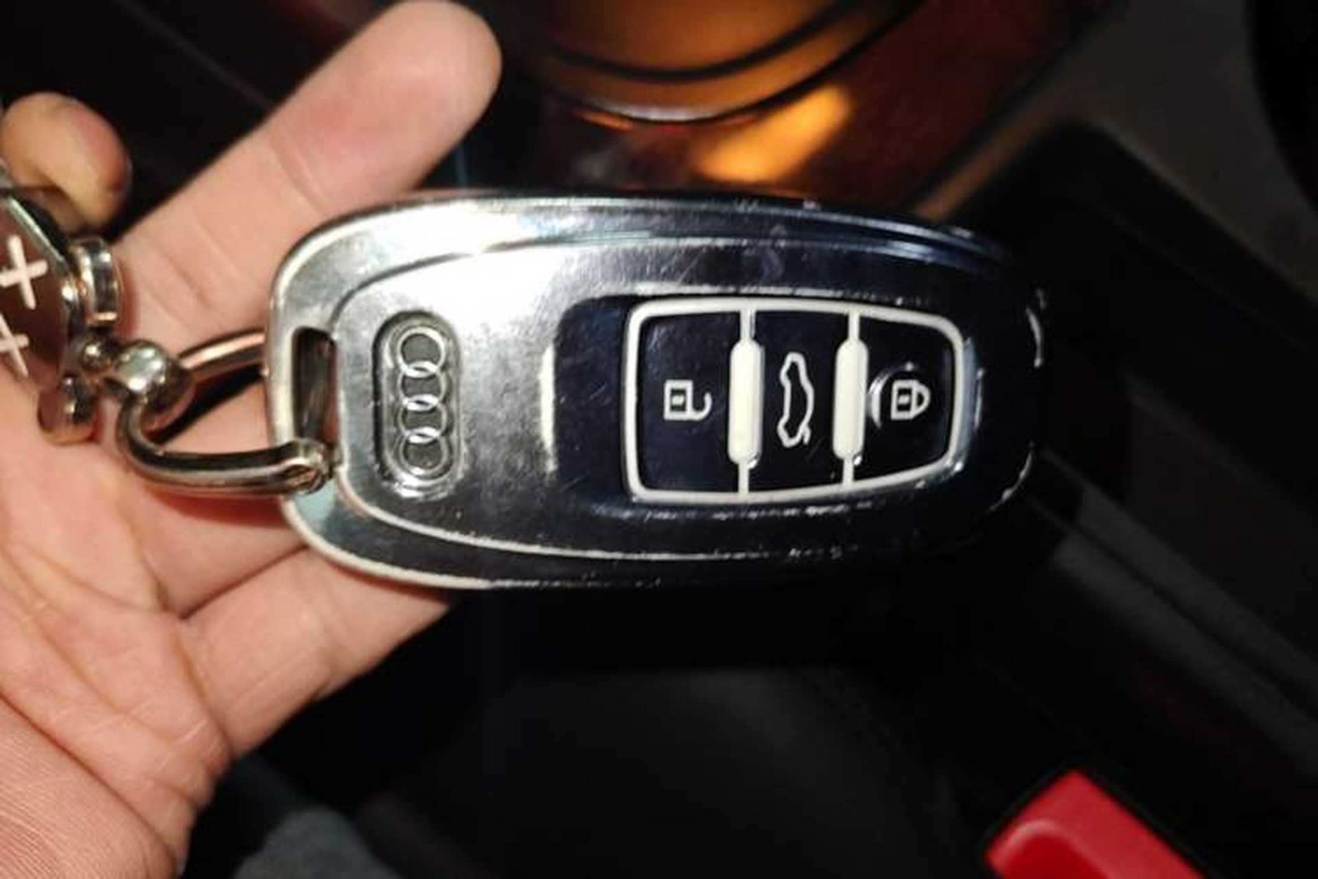 Used Audi A4L 2016 35 TFSI Collector's Edition Automatic Standard Model Vehicle Key