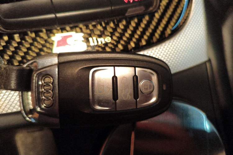Used Audi A4L 2016 35 TFSI Collector's Edition Automatic Standard Model Vehicle Key