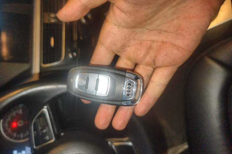 Used Audi A4L 2016 35 TFSI Collector's Edition Automatic Standard Model Vehicle Key