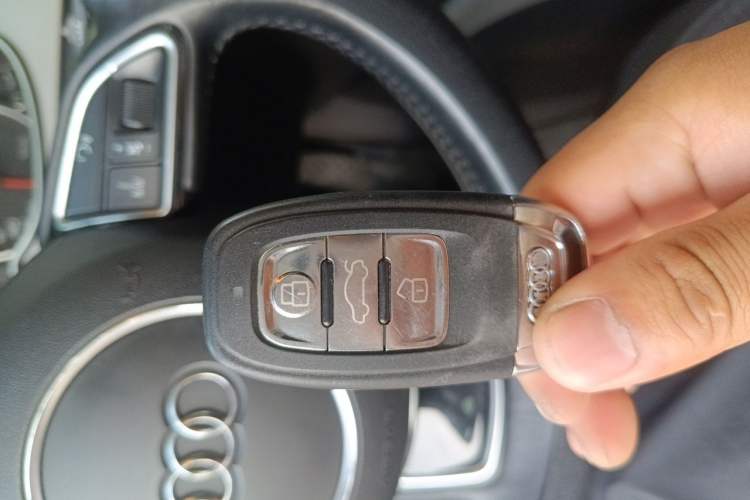 Used Audi A4L 2016 35 TFSI Collector's Edition Automatic Standard Model Vehicle Key
