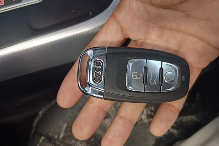 Used Audi A4L 2016 35 TFSI Automatic Standard Model Vehicle Key