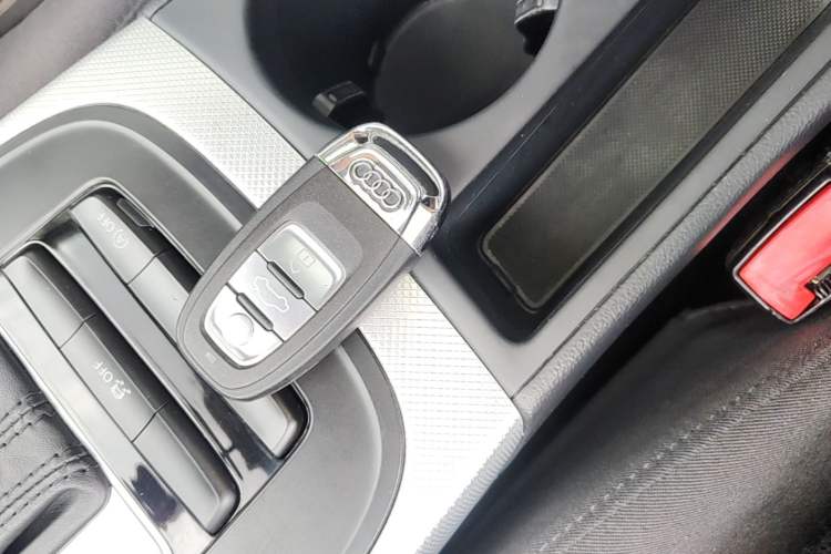 Used Audi A4L 2016 30 TFSI Collector's Edition Automatic Comfort Model Vehicle Key