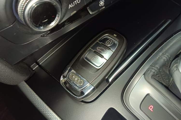 Used Audi A4L 2016 35 TFSI Collector's Edition Automatic Standard Model Vehicle Key