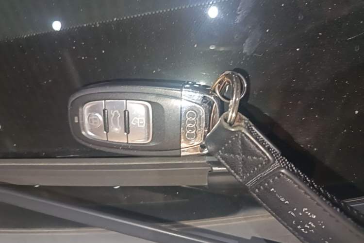 Used Audi A4L 2016 35 TFSI Collector's Edition Automatic Standard Model Vehicle Key