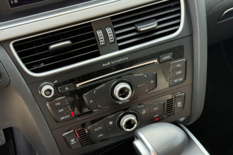 Used Audi A4L 2016 30 TFSI Collector's Edition Automatic Comfort Model Audio And AC Panel