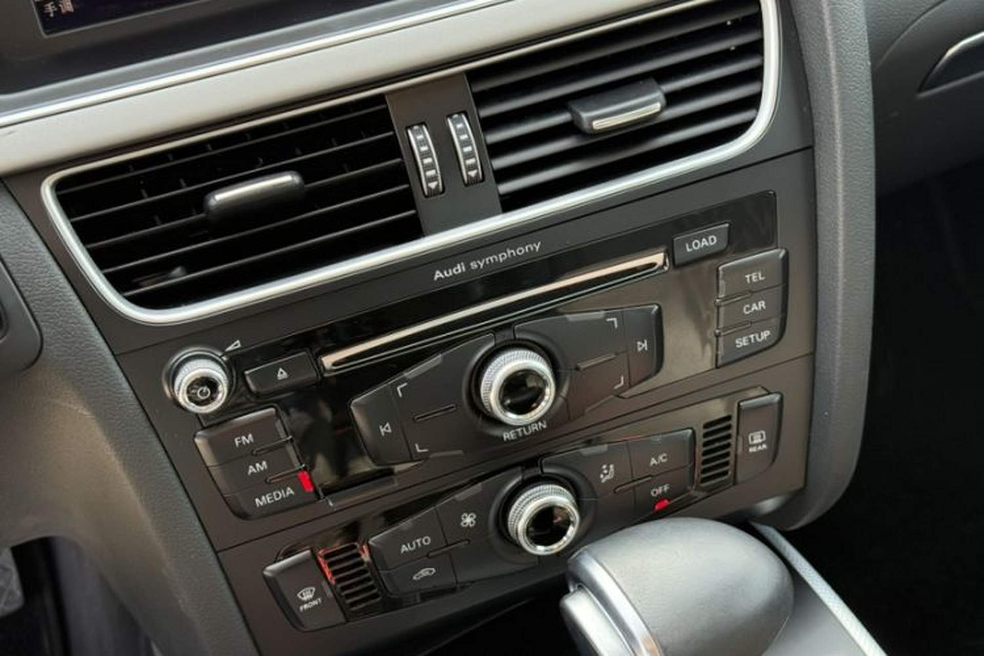 Used Audi A4L 2016 30 TFSI Collector's Edition Automatic Comfort Model Audio And AC Panel