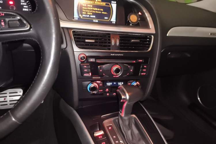 Used Audi A4L 2016 45 TFSI Collection Edition quattro Personalized Sports Model Audio And AC Panel