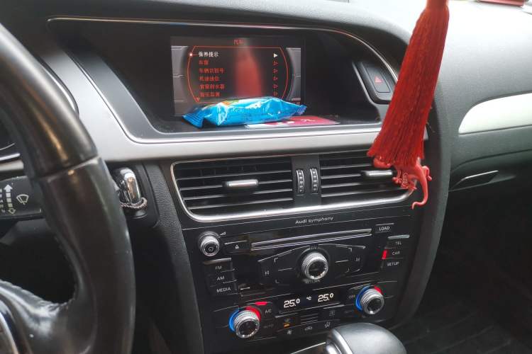Used Audi A4L 2016 35 TFSI Collector's Edition Automatic Standard Model Audio And AC Panel