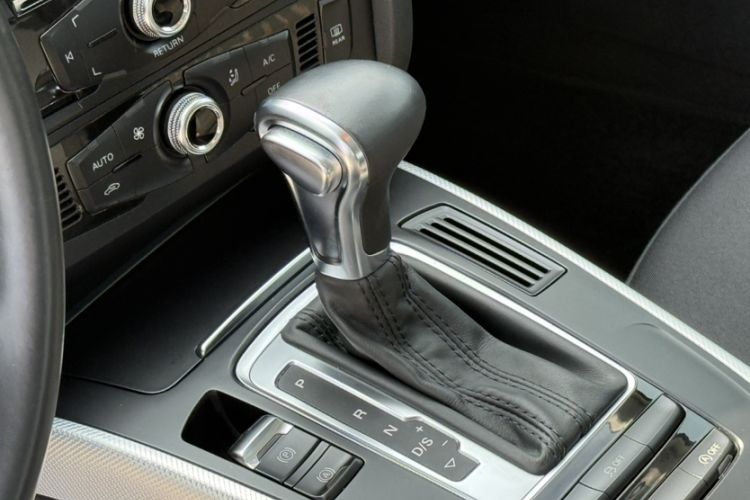 Used Audi A4L 2016 30 TFSI Collector's Edition Automatic Comfort Model Gear Lever