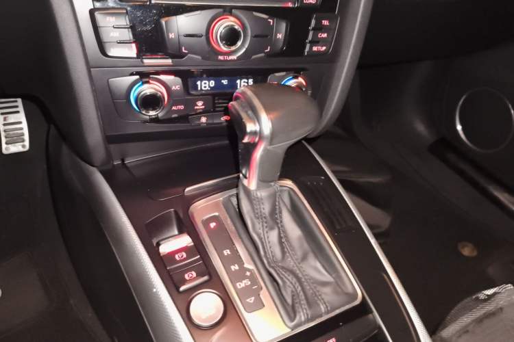 Used Audi A4L 2016 45 TFSI Collection Edition quattro Personalized Sports Model Gear Lever