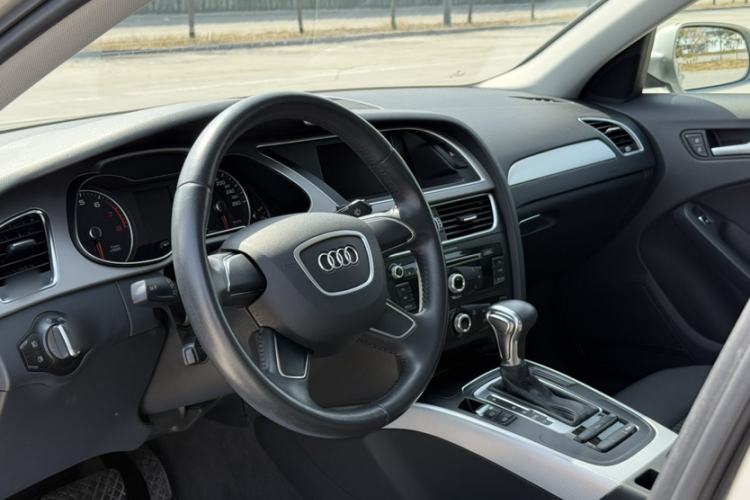 Used Audi A4L 2016 30 TFSI Collector's Edition Automatic Comfort Model Interior 11