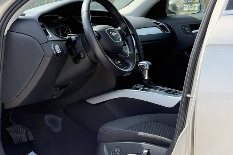 Used Audi A4L 2016 30 TFSI Collector's Edition Automatic Comfort Model Interior 15