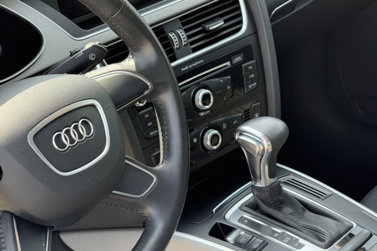 Used Audi A4L 2016 30 TFSI Collector's Edition Automatic Comfort Model Interior 3