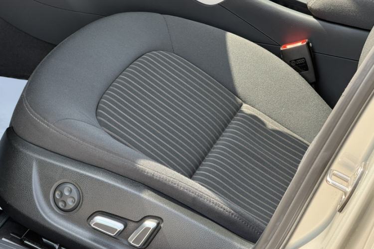 Used Audi A4L 2016 30 TFSI Collector's Edition Automatic Comfort Model Interior 9