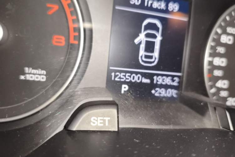 Used Audi A4L 2016 45 TFSI Collection Edition quattro Personalized Sports Model Odometer Close Up