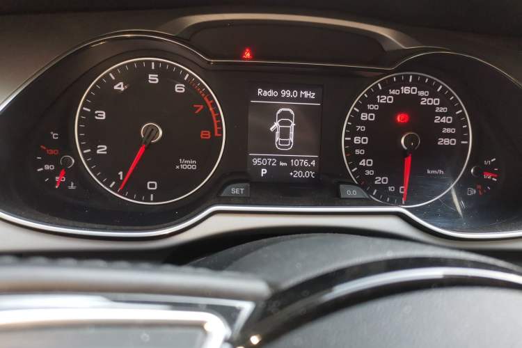 Used Audi A4L 2016 35 TFSI Collector's Edition Automatic Standard Model Odometer Close Up