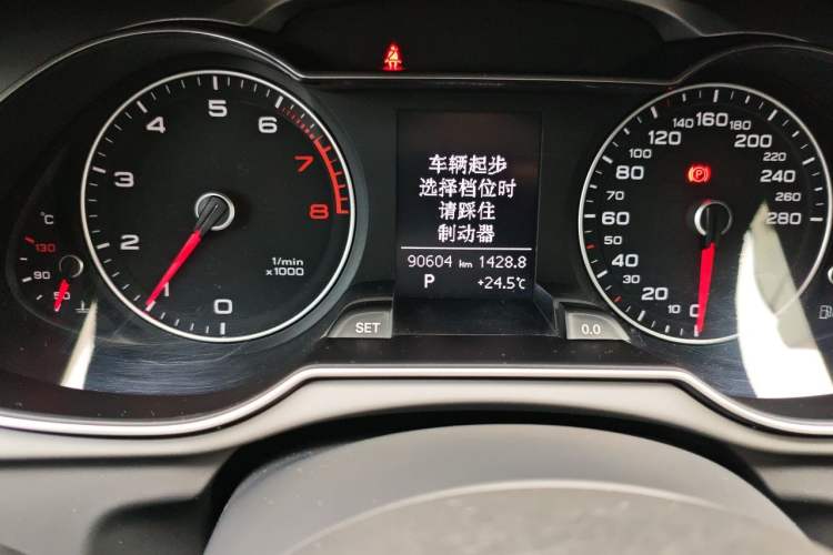 Used Audi A4L 2016 35 TFSI Collector's Edition Automatic Standard Model Odometer Close Up