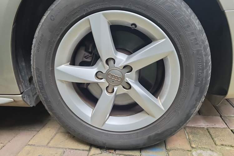 Used Audi A4L 2016 30 TFSI Collector's Edition Automatic Comfort Model Right Front Wheel Hub