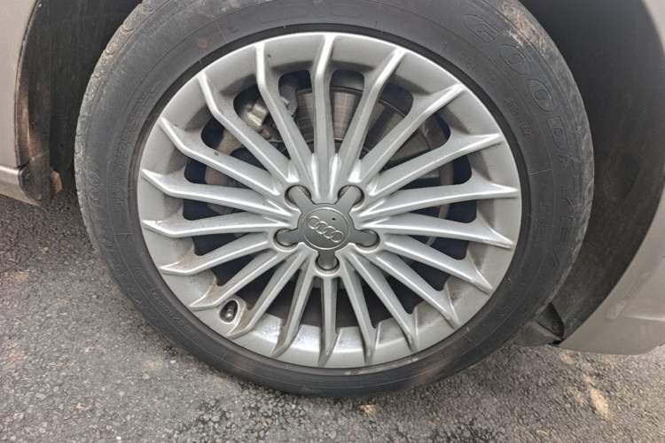 Used Audi A4L 2016 35 TFSI Collection Edition S line Comfort Model Right Front Wheel Hub