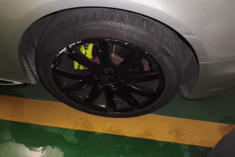 Used Audi A4L 2016 45 TFSI Collection Edition quattro Personalized Sports Model Right Front Wheel Hub