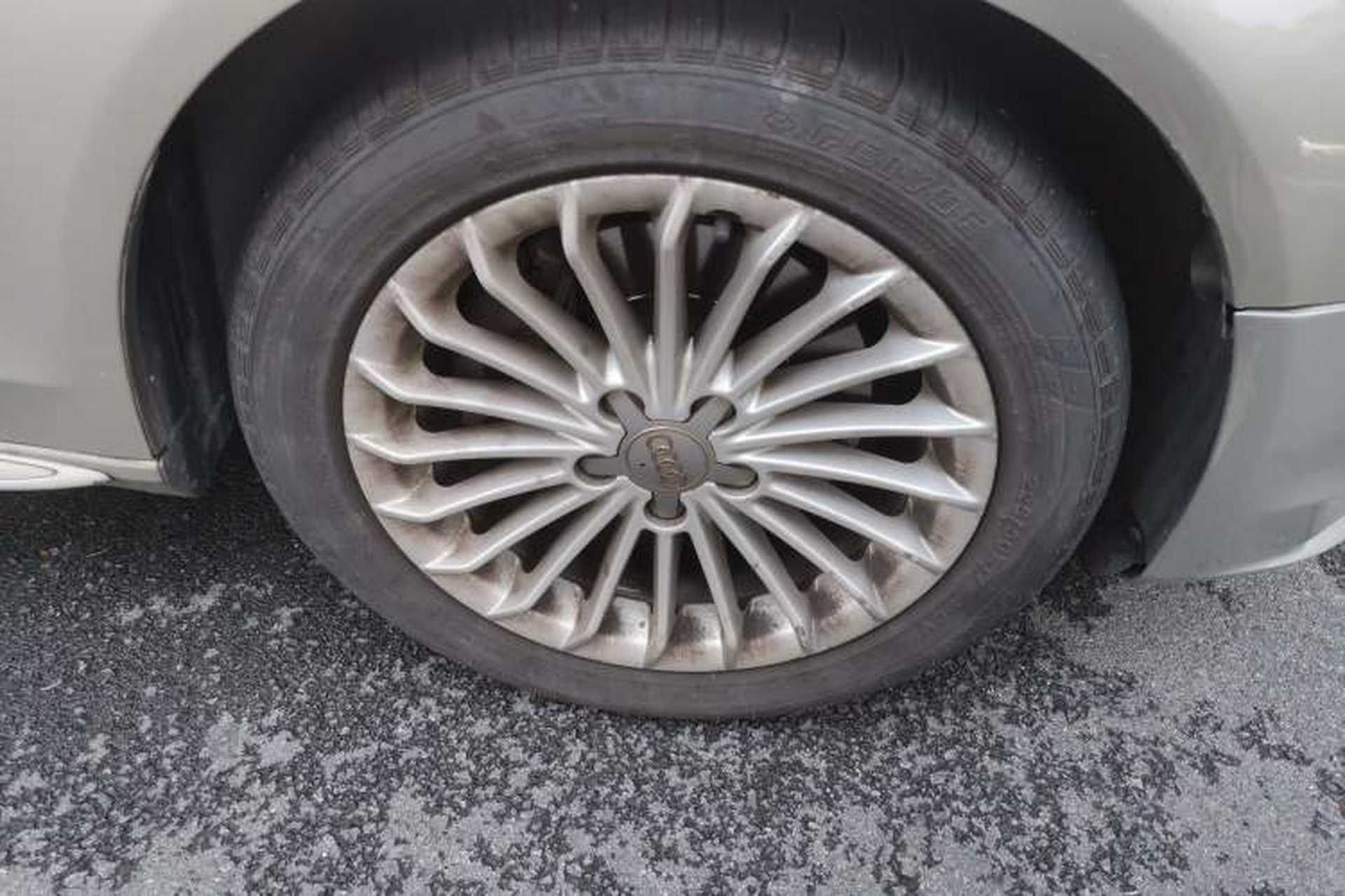 Used Audi A4L 2016 35 TFSI Collector's Edition Automatic Standard Model Right Front Wheel Hub