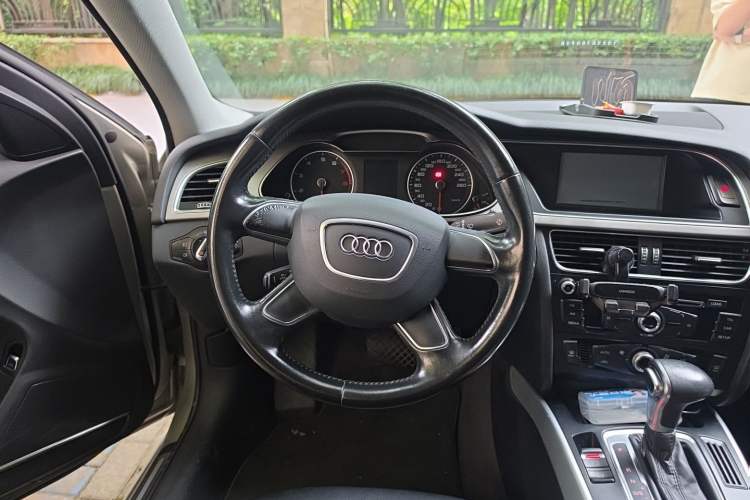 Used Audi A4L 2016 30 TFSI Collector's Edition Automatic Comfort Model Steering Wheel