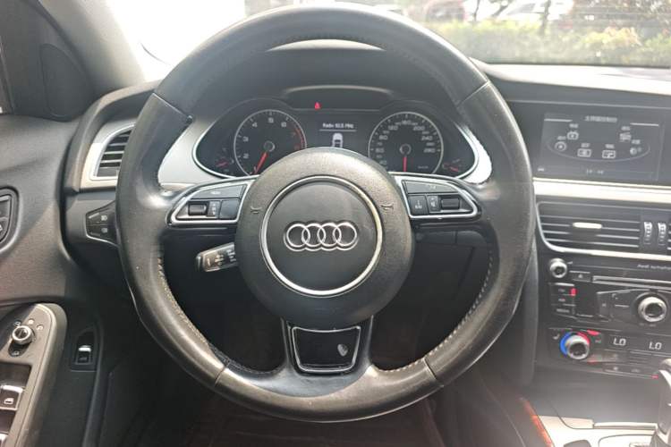Used Audi A4L 2016 35 TFSI Collection Edition S line Comfort Model Steering Wheel
