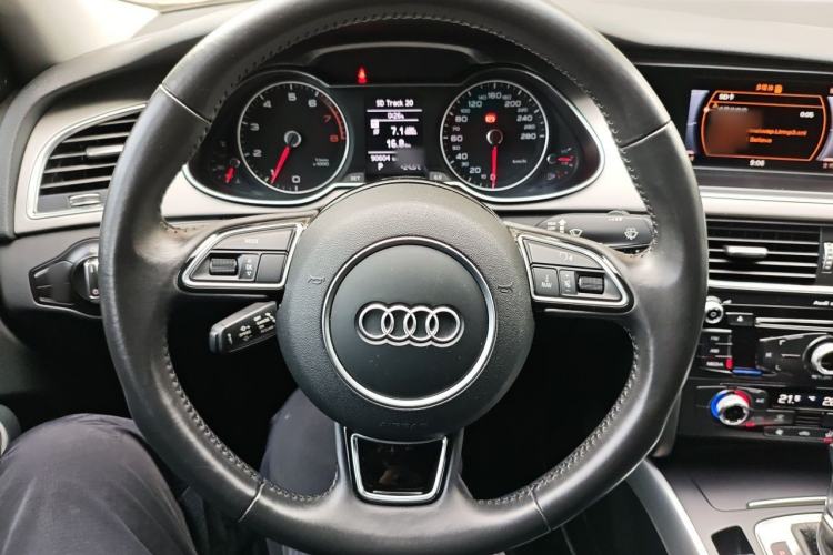 Used Audi A4L 2016 35 TFSI Collector's Edition Automatic Standard Model Steering Wheel