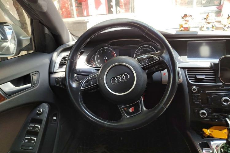 Used Audi A4L 2016 35 TFSI Collection Edition S line Comfort Model Steering Wheel