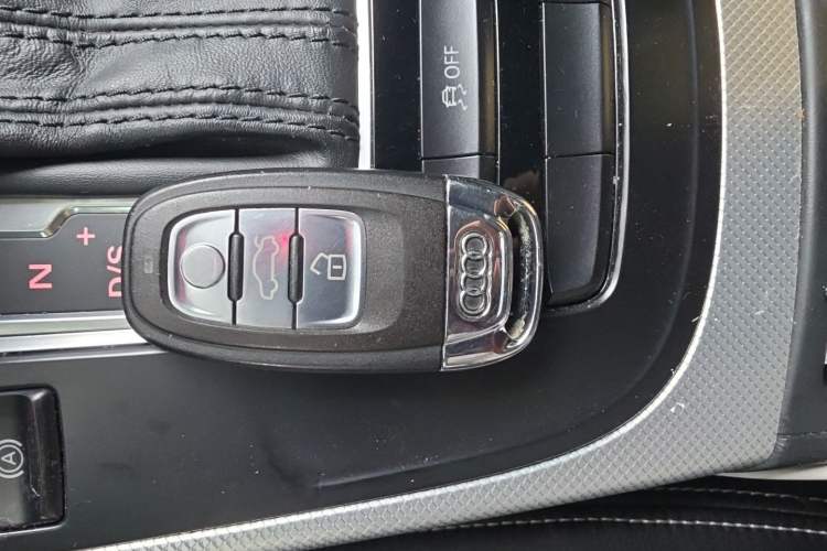 Used Audi A4L 2016 30 TFSI Collector's Edition Automatic Comfort Model Vehicle Key