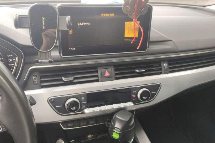 Used Audi A4L 2017 40 TFSI Fashion Model Audio And AC Panel